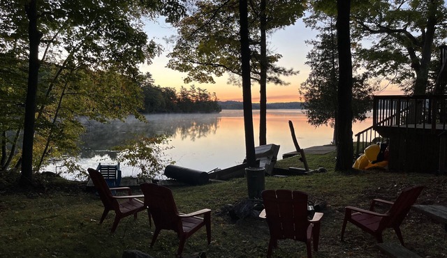 Stunning Lakefront Retreat: Relax & enjoy endless day-tripping possibilities!