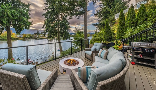 Stunning Lakefront Suite in the Heart of the City
