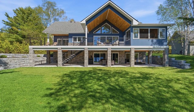 Stunning Lakehouse!