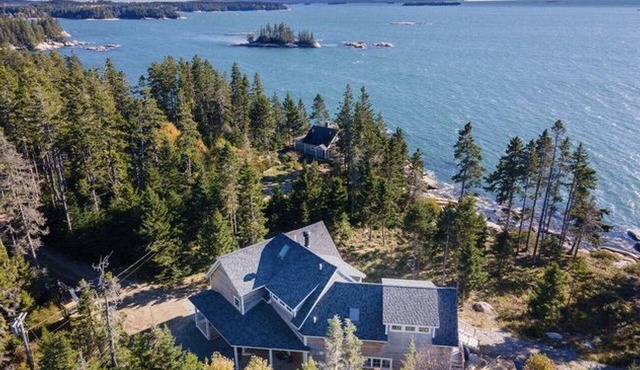 Stunning private oceanfront home in Stonington