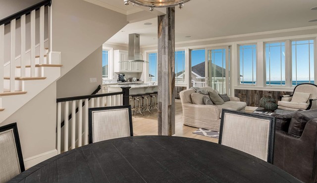 Stunning Seaside Luxury Retreat with Amazing Ocean Views: One of York's BEST