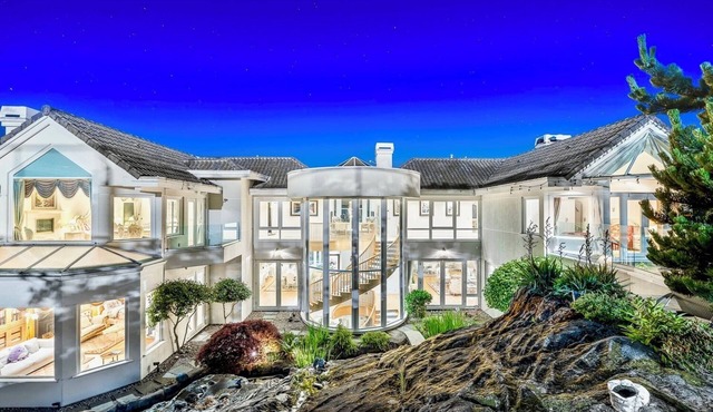 Stunning Seaview Mansion with Pool Hot tub Sauna