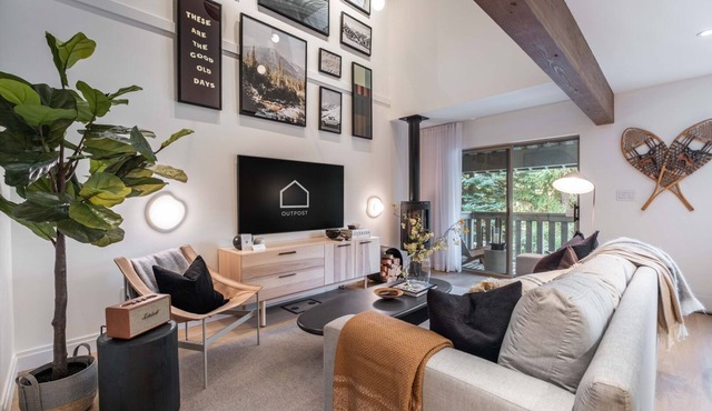 Stunningly renovated | Walk to Blackcomb | Private Garage | Pets