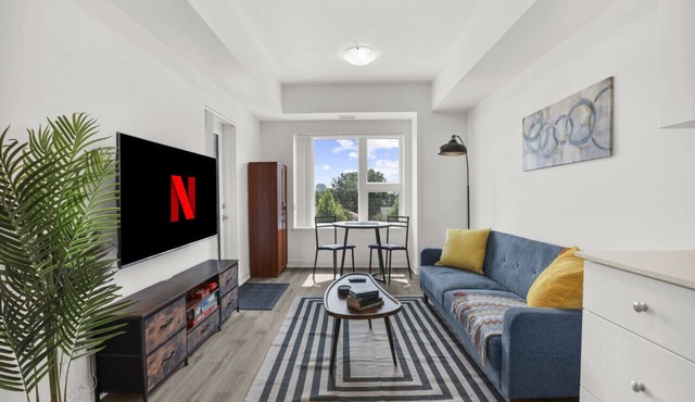 Stylish 1BR Condo in Prime Location with Parking and Wi Fi