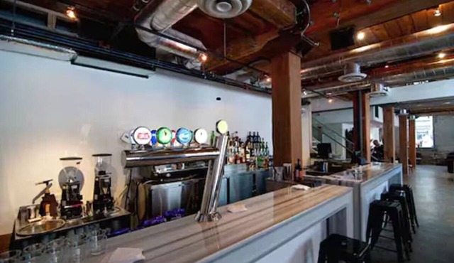 Stylish 2BR Hotel Stay by Queen West