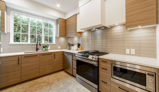 Stylish 3 Bedrooms Townhouse Perfect for Family's Trip