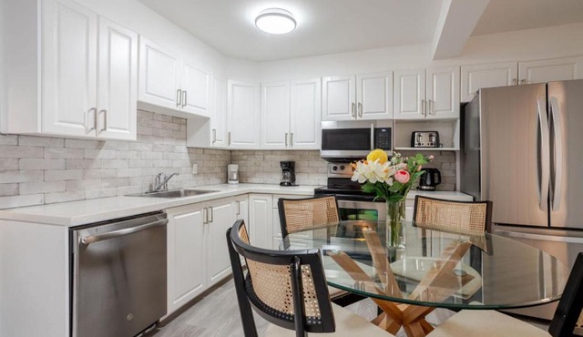 Stylish 3BR in Montreal