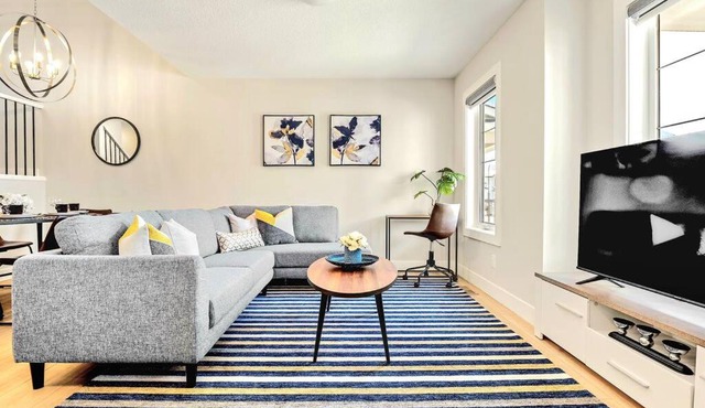Stylish 3BR Townhouse by Airport
