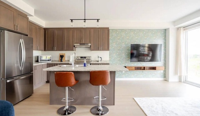 Stylish 4BR Getaway. Family Friendly. Mins to Hwy