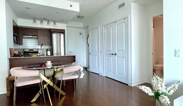 Stylish Apartment in Forest Hill South
