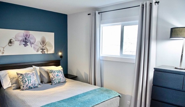 Stylish~Bright 3BR ~A/C~Near Hospital~Free WiFi~Dog Friendly