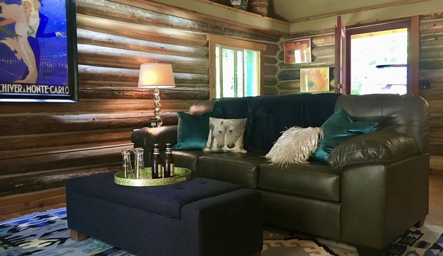 Stylish Cabin in 12 Acres of Private Forest in Sagle