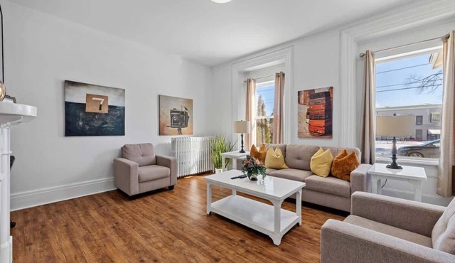 Stylish & Comfy 2 Bedroom Apt Downtown Ch'town