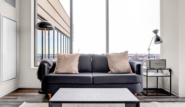 Stylish Downtown 1BR w/Luxury Amenities and Rooftop Views by Blueground in Boston