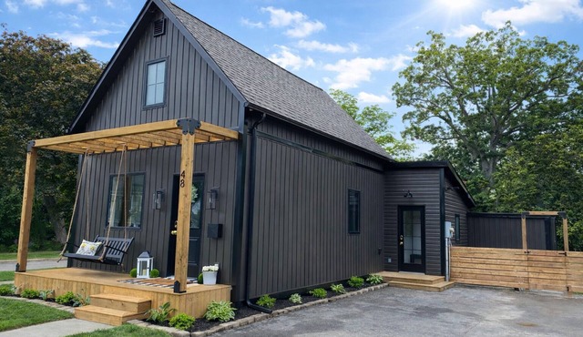 Stylish Getaway - Walk to downtown + Parks, Fenced yard + Firepit + Smart TVs