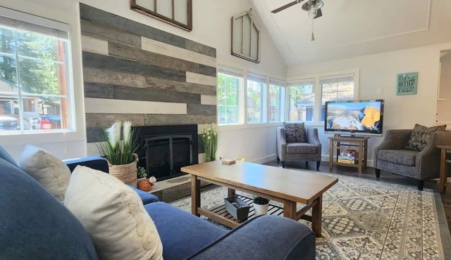 Stylish Main-Beach Lake House with A/C