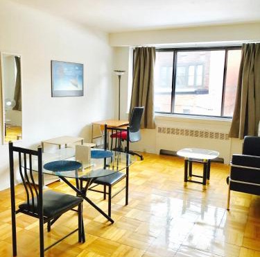 Stylish Montreal Apartment Comfortable Stay in the Golden Square Mile