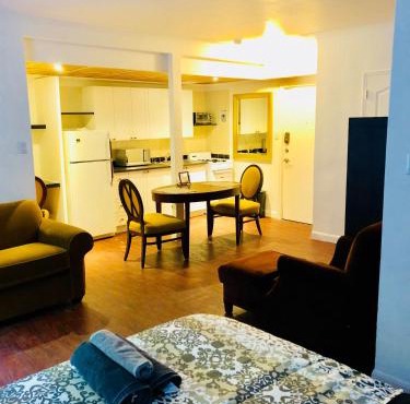 Stylish Montreal Apartment Comfortable Stay in the Golden Square Mile