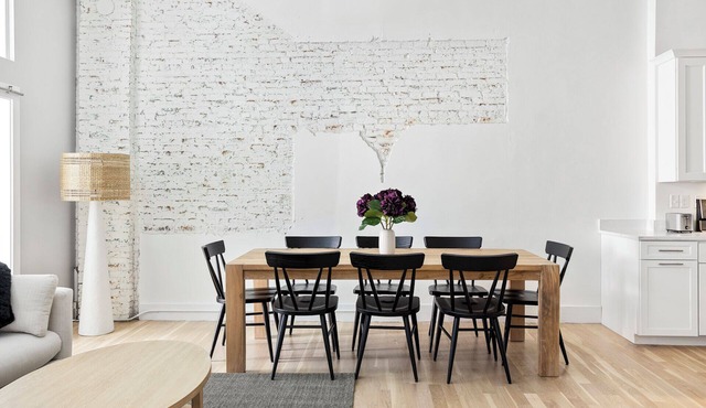 Stylish Old Port 2BR, Walk to Everything
