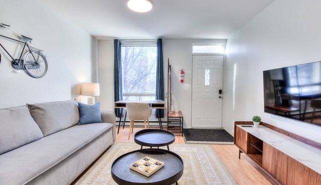 Stylish Plateau 1BR near Parc La Fontaine