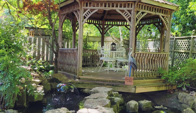 Stylish Private Garden Suite Near Toronto Airport