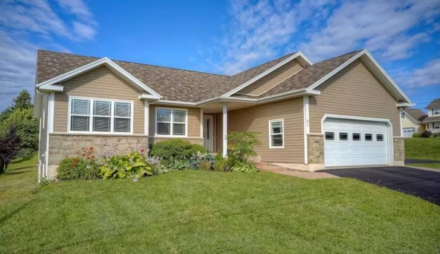 Stylish Stratford Home Near Charlottetown—Spacious, Family-Friendly Retreat
