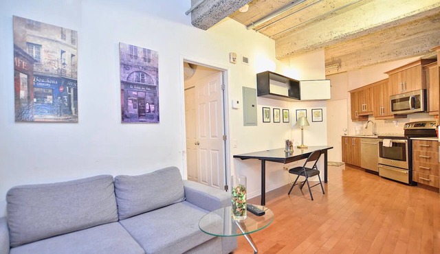 Stylish Urban Loft Downtown,1 minute walk to the Place des arts METRO Station