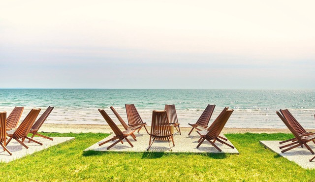 Suite 202: Beautiful 3-Bedroom Beachfront Townhouse in Wainfleet
