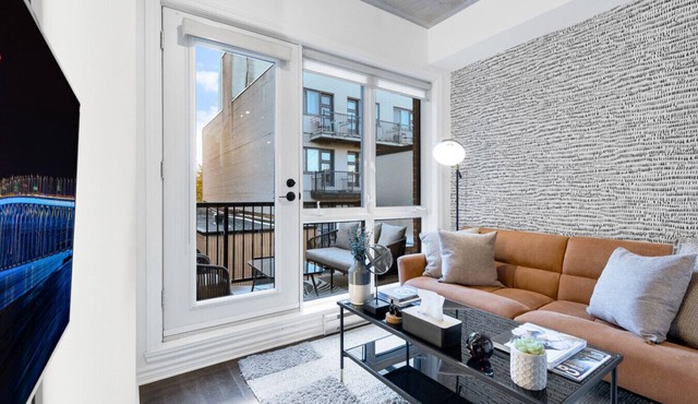 Suite 506 Downtown Montreal | W/Balcony, Queen Bed, Sofa Bed, Parking & 65` TV