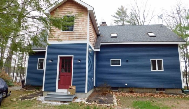 *SUMMER SPECIAL* Spacious pet-friendly family retreat on Thompson Lake!