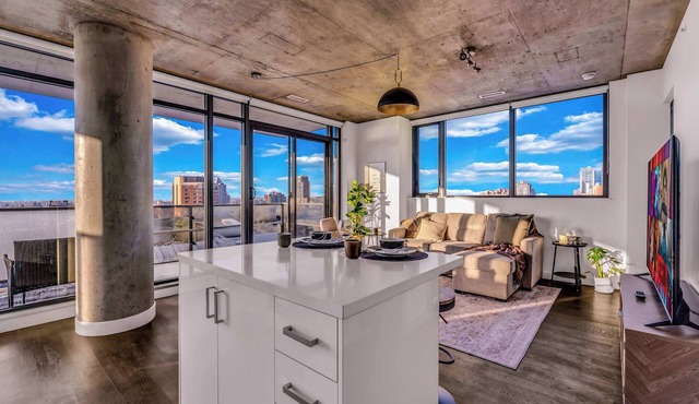 Summit Stay Luxe Skyline Views Pool Parking
