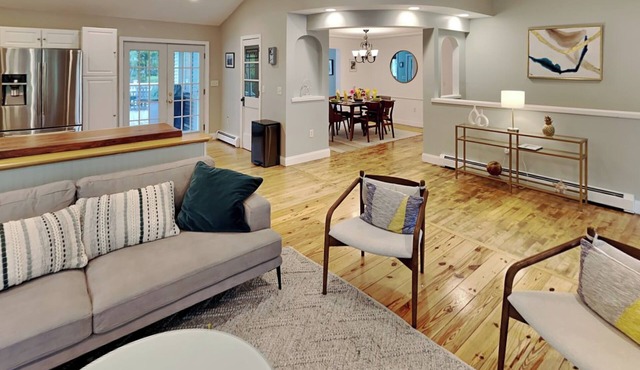 Sun-Kissed Beach Getaway – Family-Friendly, Close to Beach, Private Yard!