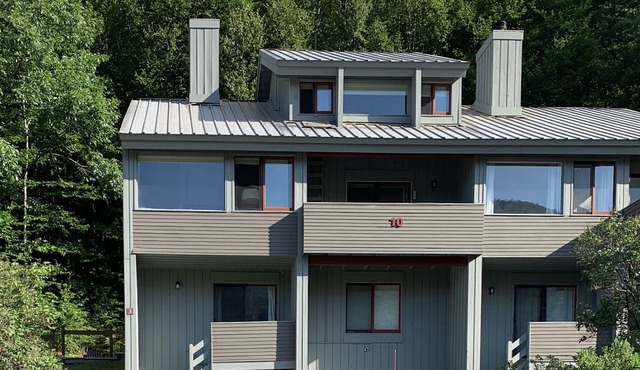 Sun Soaked Views, Pool, Spa; and Spectacular Mountain Views in Lincoln