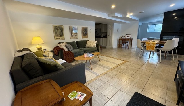 Sunny, 1000-ft basement flat, parking, walkout patio entrance CITQ#305792 in Hudson