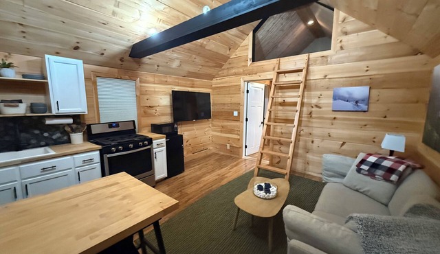 Sunny Cabin Near Sugarloaf Mountain in Wyman