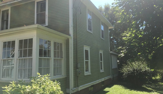Sunny Century Home, walking distance to Mount Allison University