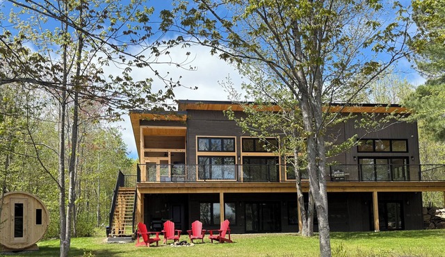 Sunny Shores Lakehouse