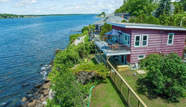 Sunset Cottage - Capture Breathtaking Sunsets from this Beautiful Home