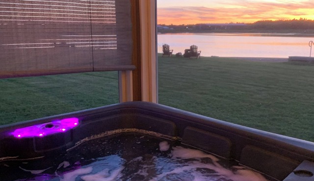 Sunset Jacuzzi Waterfront Beach & Pool Chalet in Richibucto