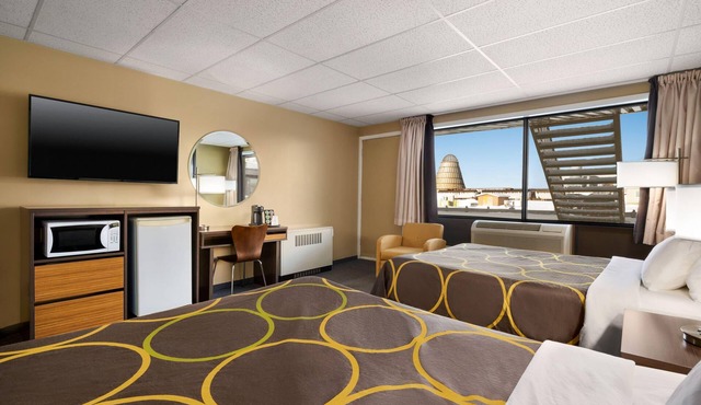 Super 8 by Wyndham Hearst ON