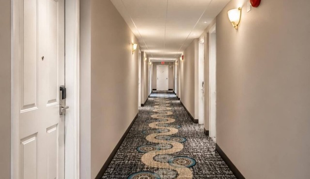 Super 8 by Wyndham Lake Country/Winfield Area Airport North