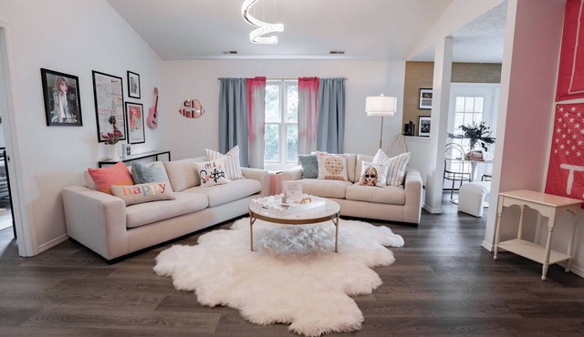 Swiftie’s Babe Cave is a Taylor-Themed 3BR Retreat Near Downtown Owensboro! in Owensboro