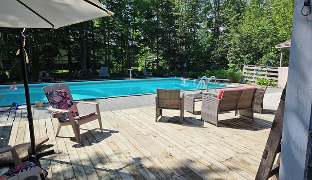 Swimmin pool movie stars &a c’ment pond- jc ma gee in Shédiac