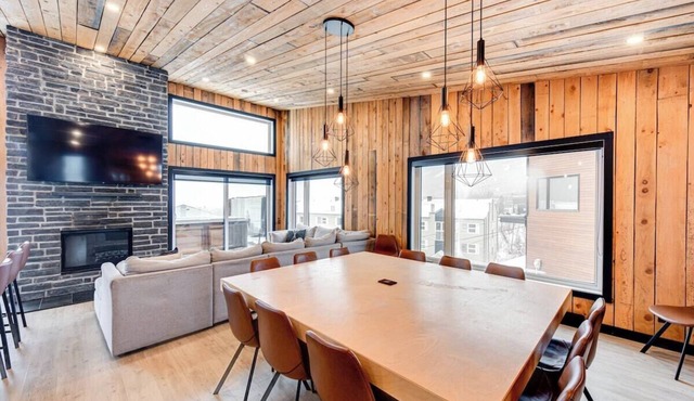 Tahoe 10 - Modern 5 bedroom chalet for 18 people at Mont-Sainte-Anne