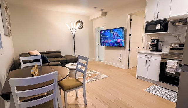 Tastefully furnished suite|Bear Mountain|EV Charger