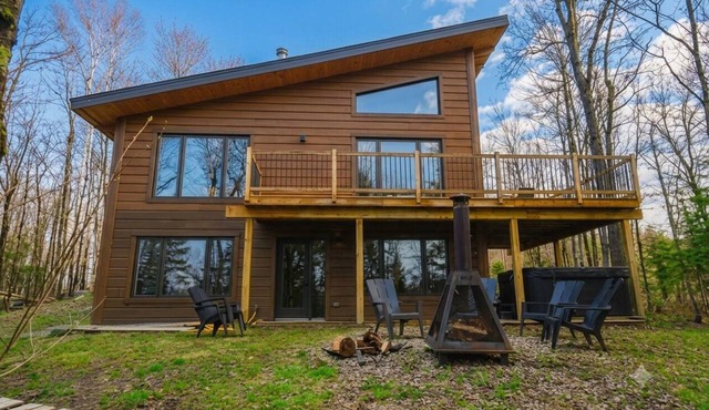 The 22 | Lakefront Cabin - Hot Tub, High-Speed Wifi, Work Friendly, Nature