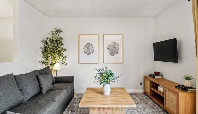 The Alcove - Spacious & Clean - Near DT & LRT Stn!