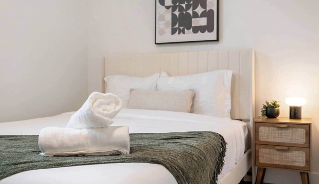 The Base - Cozy 2 BR Suite in Bowness! Near River