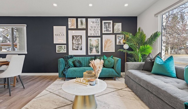 The Bluebird & The Nest | 10 Min DT | Free Parking | Upscale | Private Back Yard