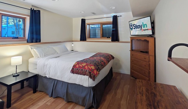 The Burrow - cozy 1 bedroom studio